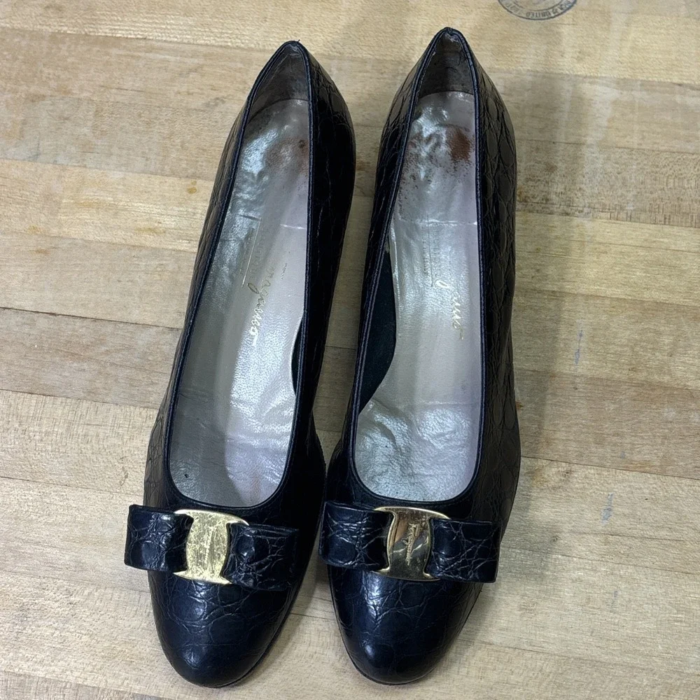 Vintage Salvatore Ferragamo Vara Black Croc Embossed Leather Pumps Sz 9B - Picture 8 of 9